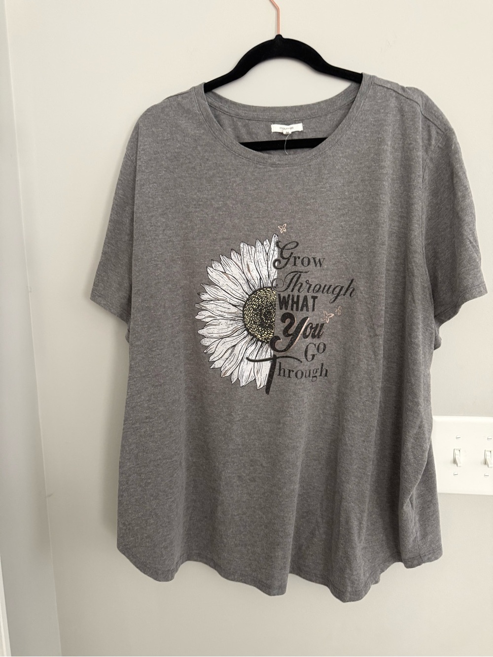 Maurices Gray Sunflower Graphic Short Sleeve Tee